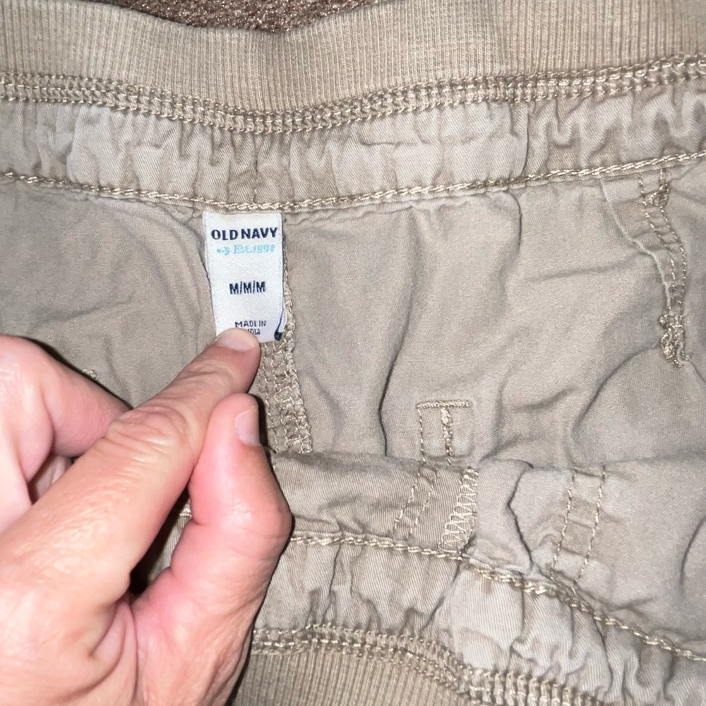 Old Navy Women's beige colored pull on Shorts Sz med - Picture 4 of 5